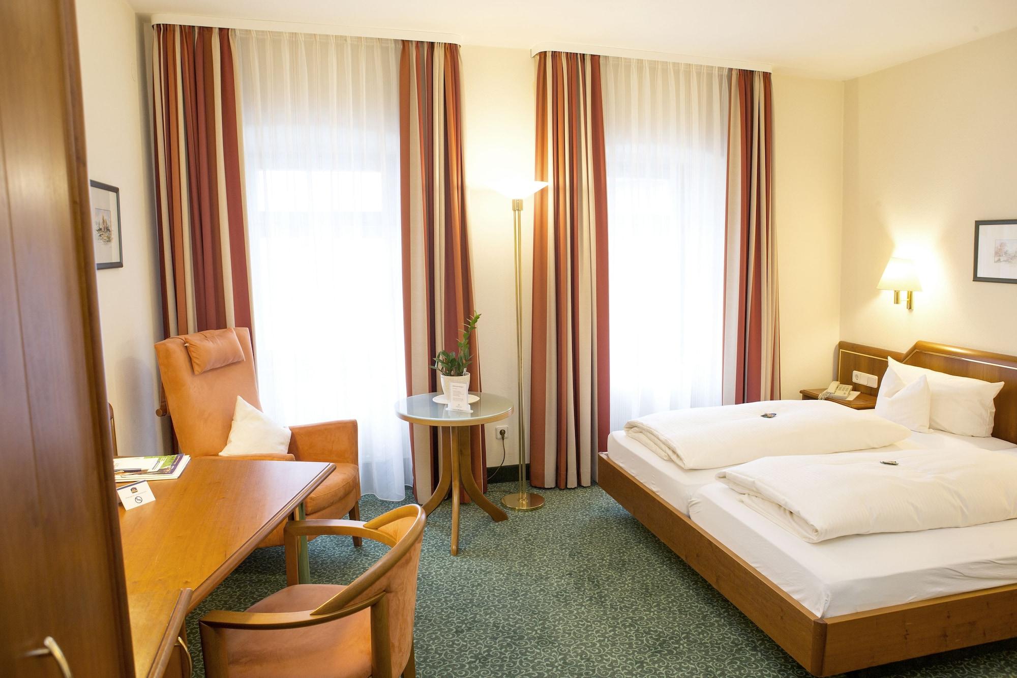 Hotel Weisses Lamm ไฟท์ชืนไฮม์ ภายนอก รูปภาพ