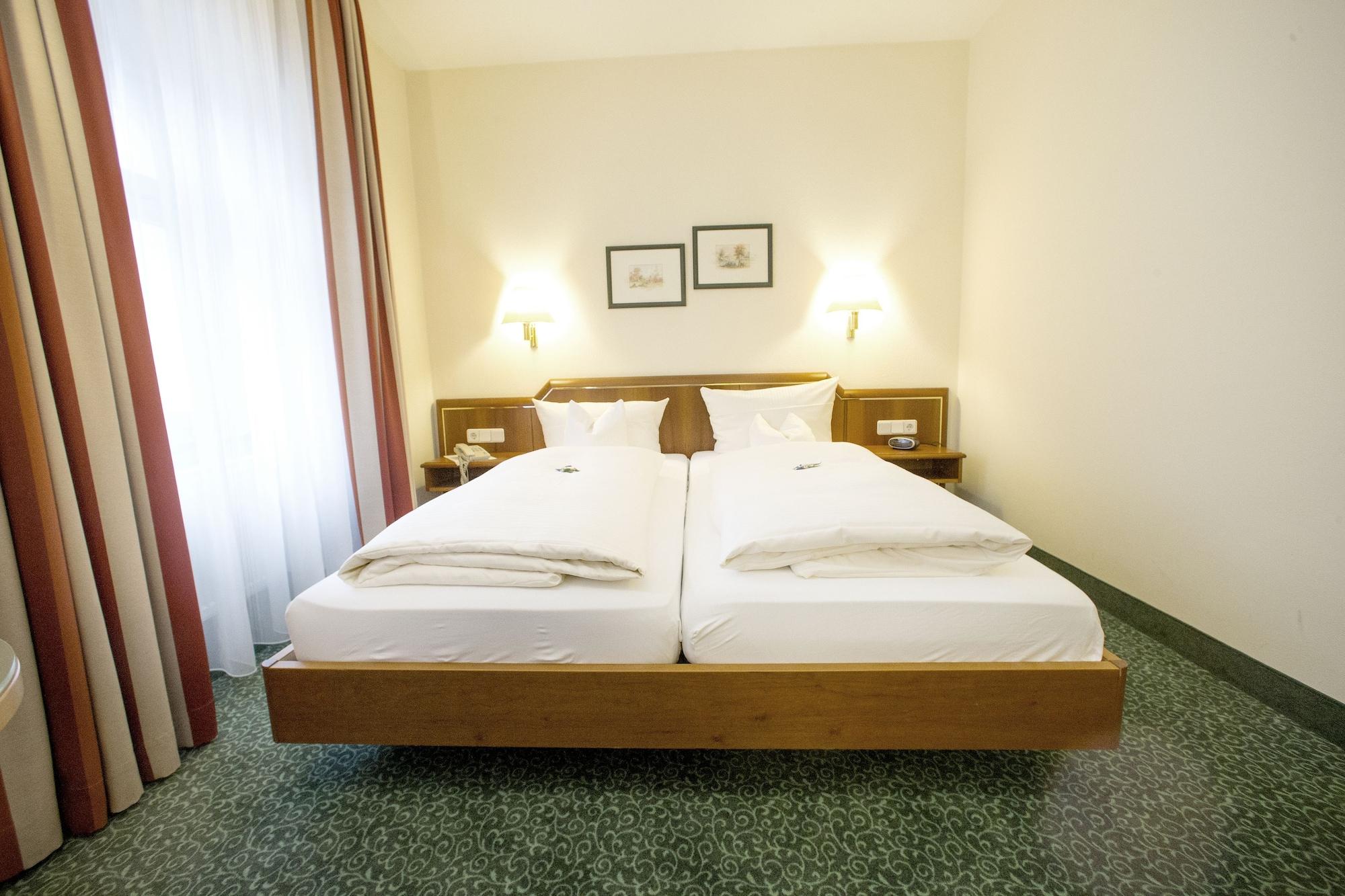 Hotel Weisses Lamm ไฟท์ชืนไฮม์ ภายนอก รูปภาพ