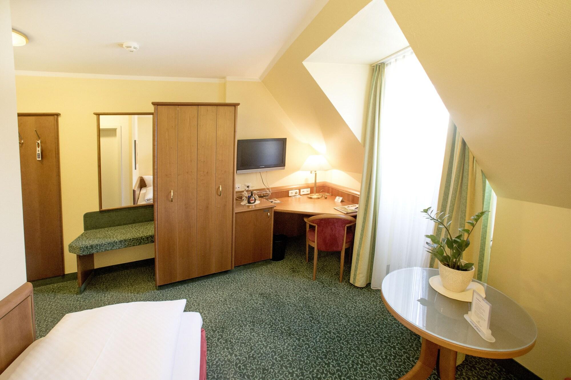 Hotel Weisses Lamm ไฟท์ชืนไฮม์ ภายนอก รูปภาพ