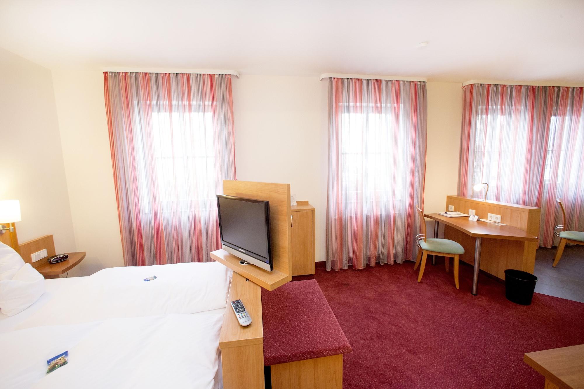 Hotel Weisses Lamm ไฟท์ชืนไฮม์ ภายนอก รูปภาพ