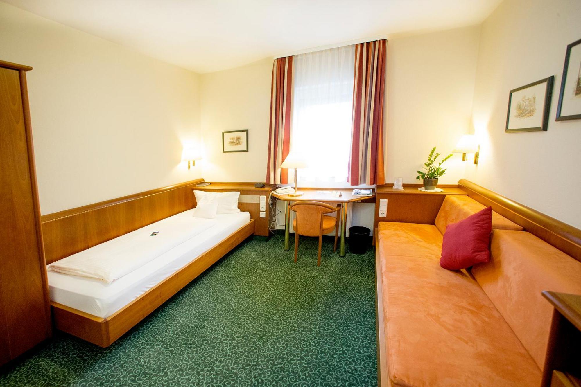 Hotel Weisses Lamm ไฟท์ชืนไฮม์ ห้อง รูปภาพ