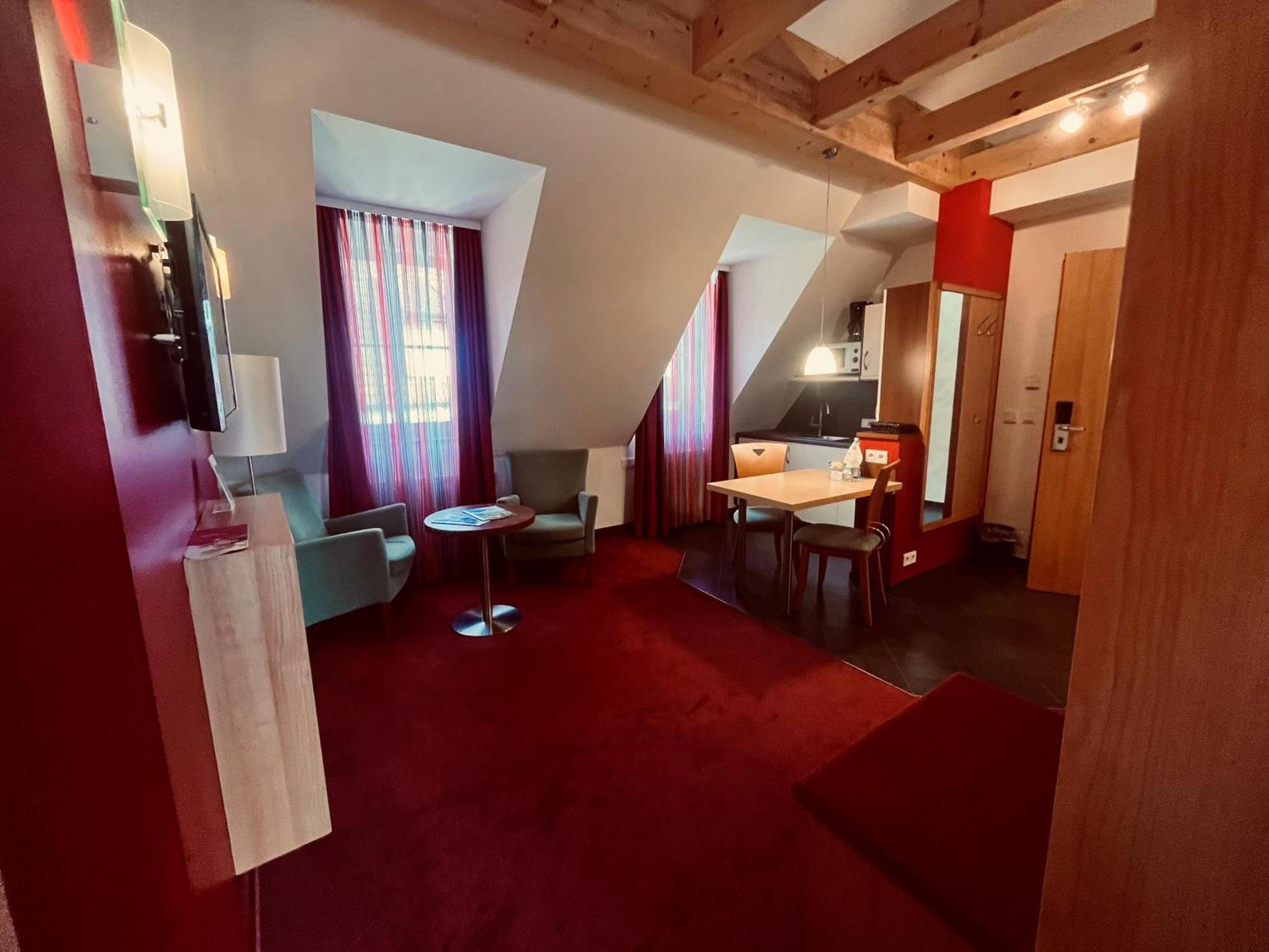 Hotel Weisses Lamm ไฟท์ชืนไฮม์ ภายนอก รูปภาพ