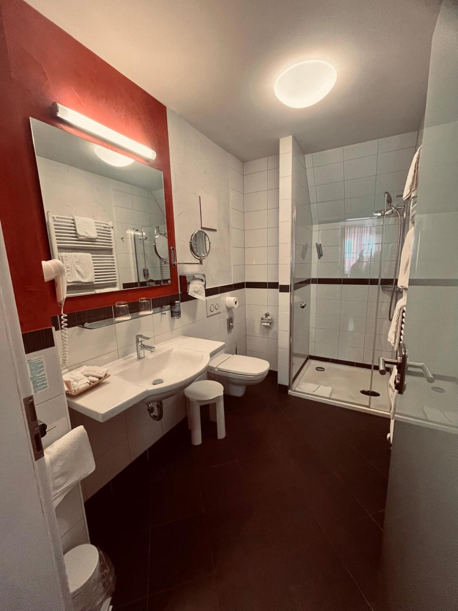 Hotel Weisses Lamm ไฟท์ชืนไฮม์ ภายนอก รูปภาพ