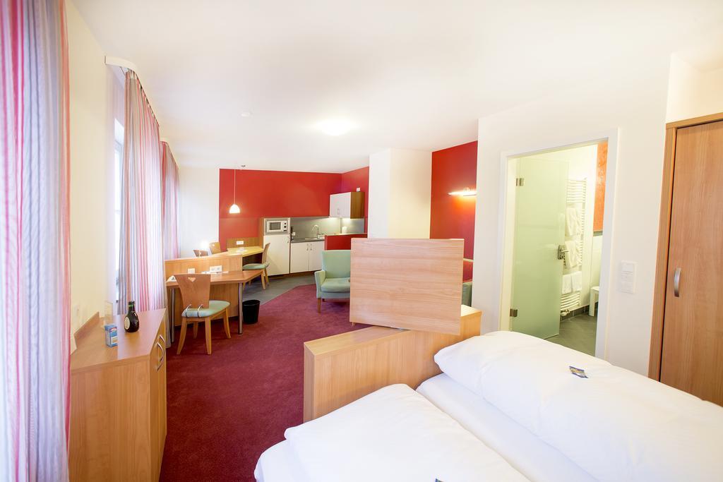Hotel Weisses Lamm ไฟท์ชืนไฮม์ ภายนอก รูปภาพ