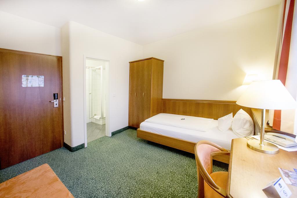 Hotel Weisses Lamm ไฟท์ชืนไฮม์ ภายนอก รูปภาพ