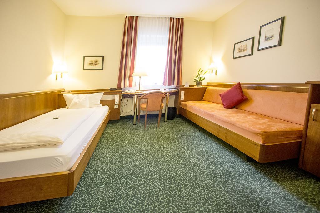 Hotel Weisses Lamm ไฟท์ชืนไฮม์ ภายนอก รูปภาพ