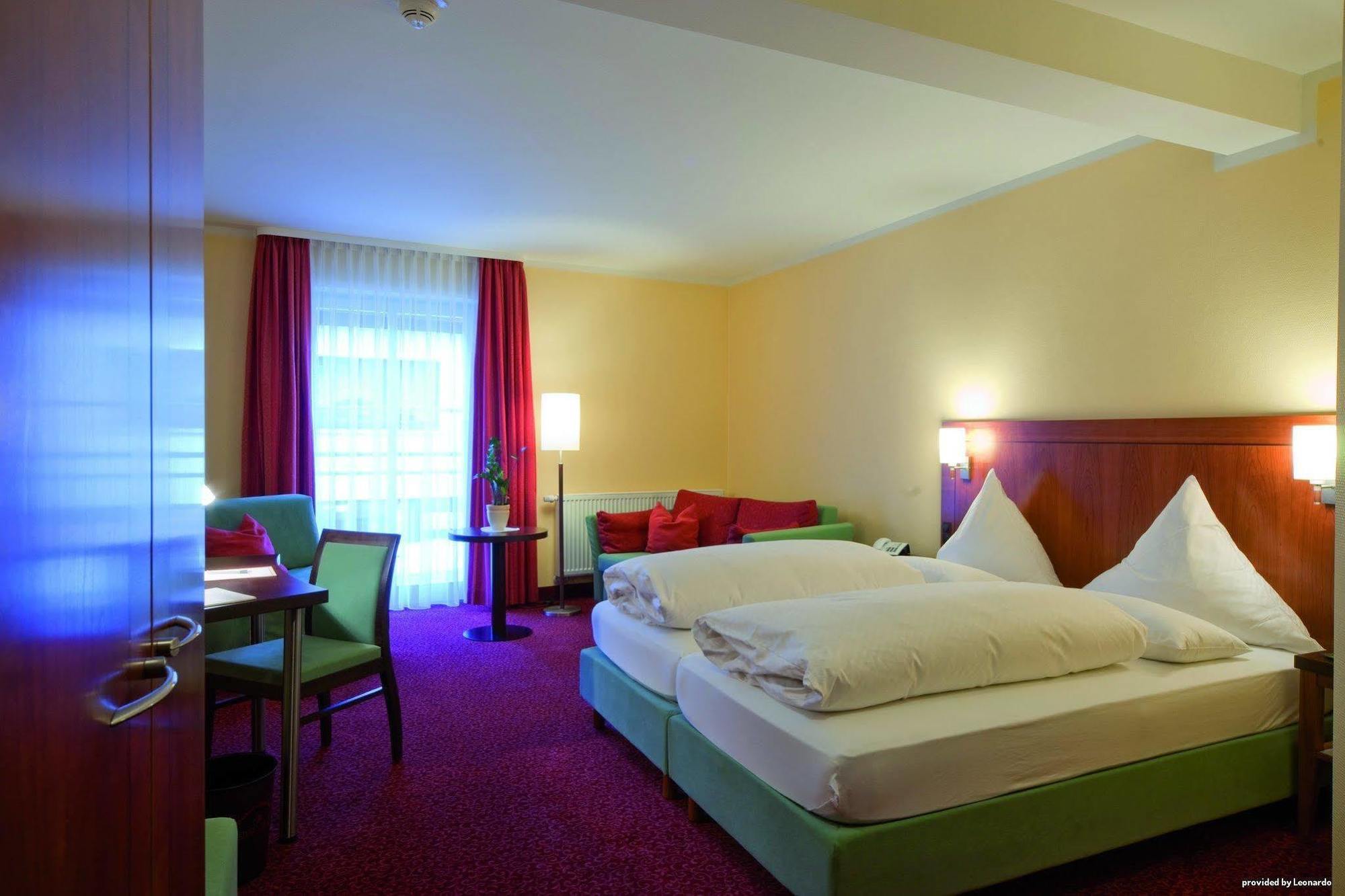 Hotel Weisses Lamm ไฟท์ชืนไฮม์ ภายนอก รูปภาพ