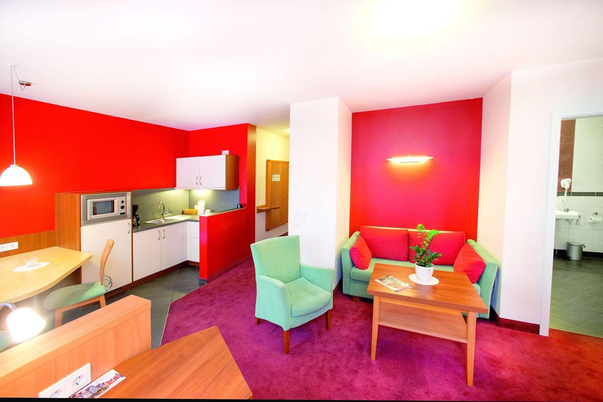 Hotel Weisses Lamm ไฟท์ชืนไฮม์ ภายนอก รูปภาพ